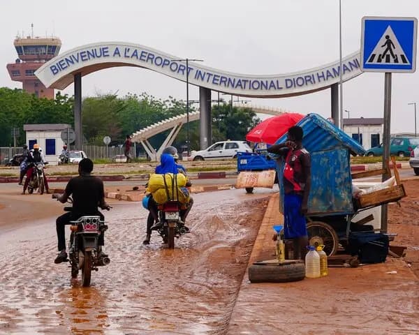 35 killed as gunmen attack Niger's biggest airport